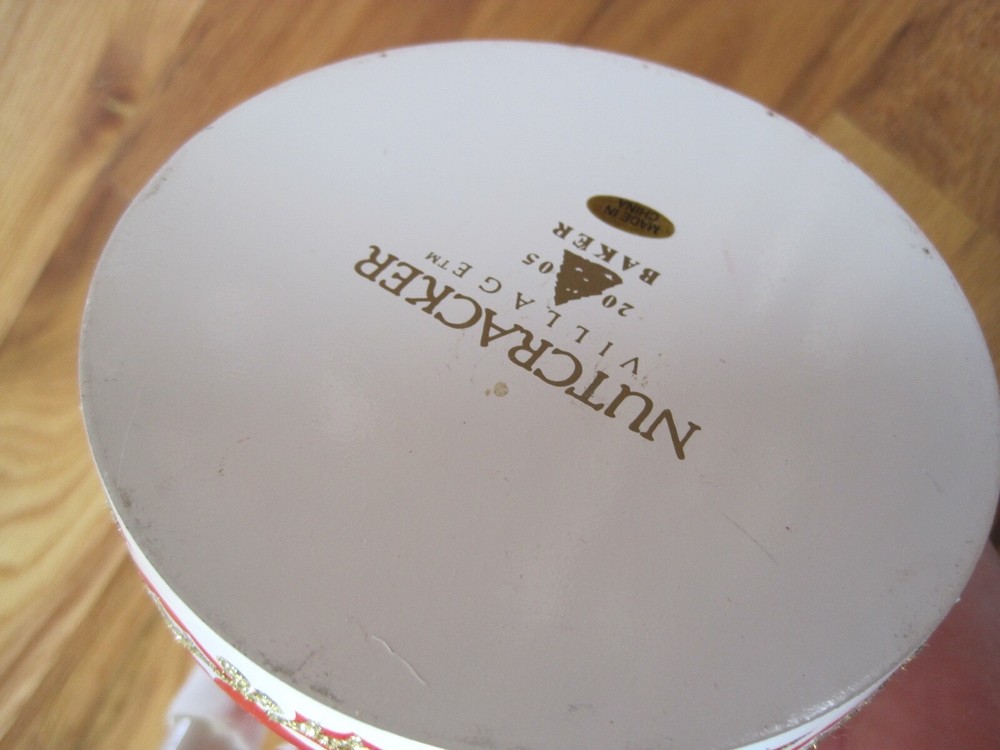 Nutcracker Village 2005 Baker 14" No Box