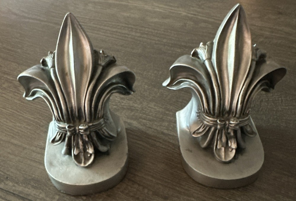 Pair~Fleur-De-Lis~Heavy Polyresin~ w/ Silver/Gray Finish