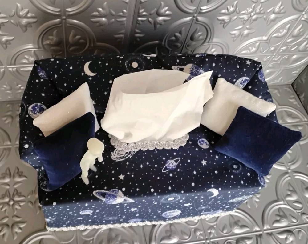 Alien Sofa Tissue Box Cover