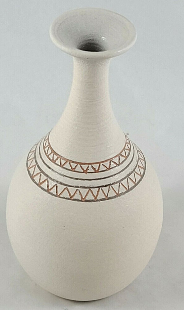 VINTAGE SMALL CREAM/TAN VASE SIGNED CAPOZZI
