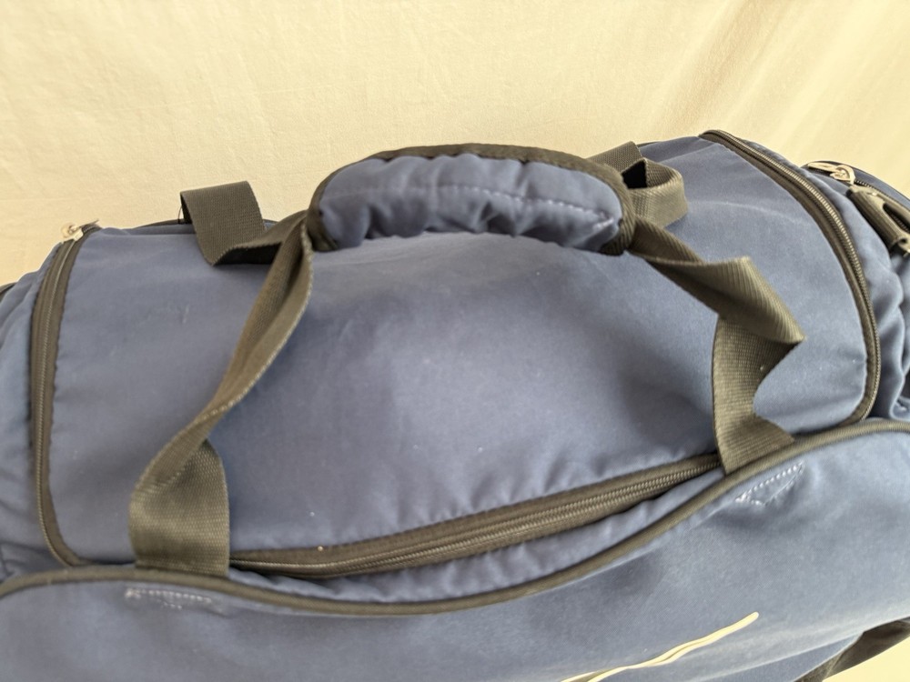 Nike Duffel Training Gym Bag Black Blue 20” Long Side Pockets Zippered Polyester