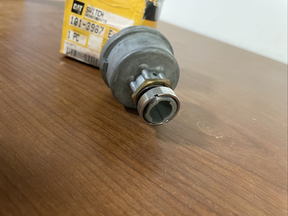 CATERPILLAR 101-3987 IGNITION SWITCH
