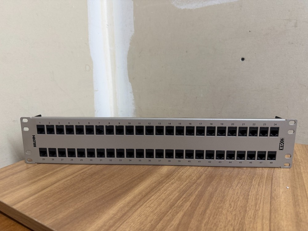 BELDEN AX103256, 10GX KEY CONNECT PATCH PANEL (MISSING CAPS)