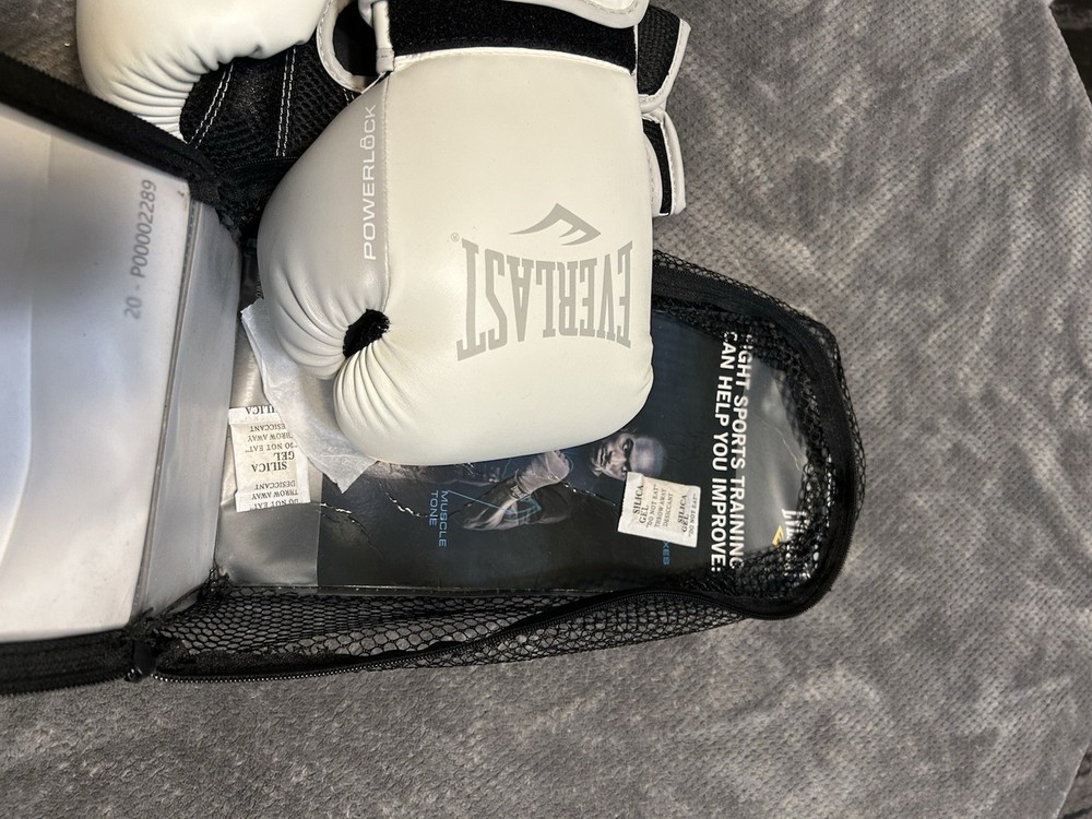 Everlast PowerLock2 Training Glove 12Oz (White/Grey)