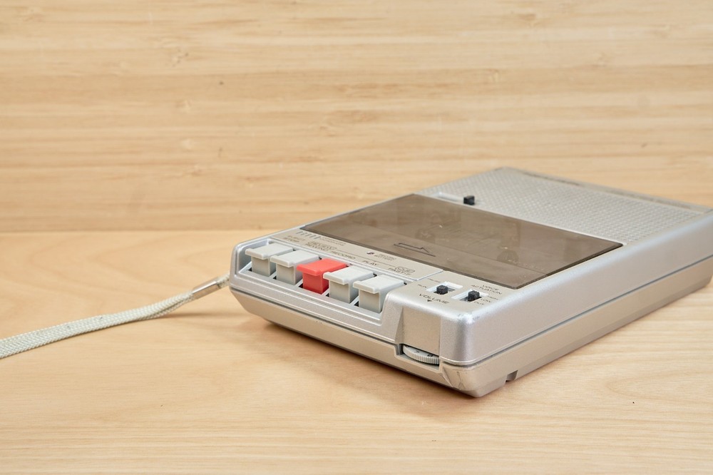 Realistic CTR-75 Model 14-800 Silver Voice Actuated Cassette Recorder