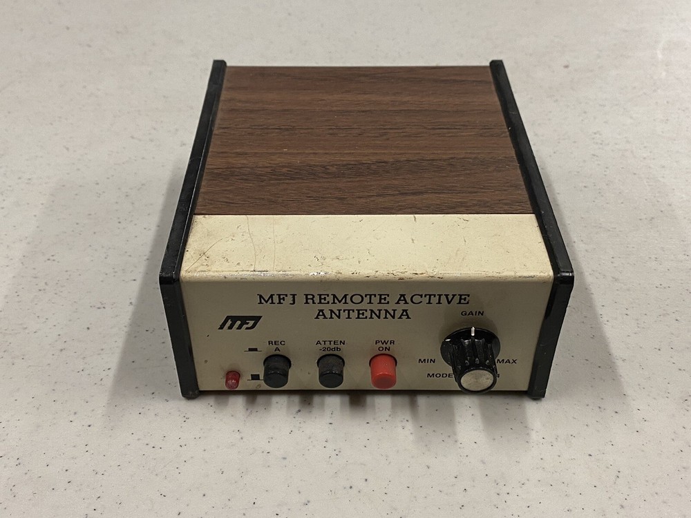 MFJ Model MFJ-1024 Remote Active Antenna Box