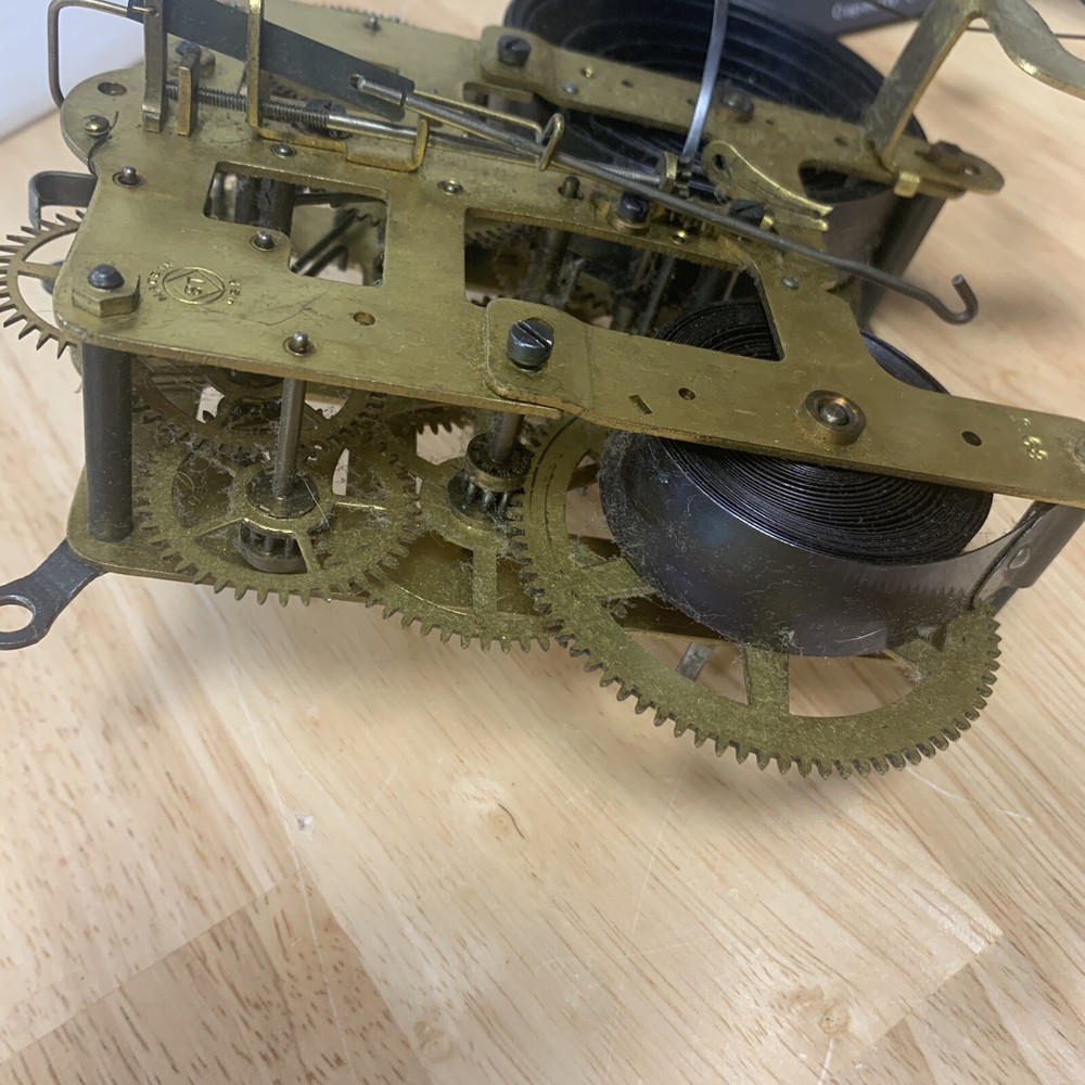 Internal Clock Works Mechanism For A Desk Clock