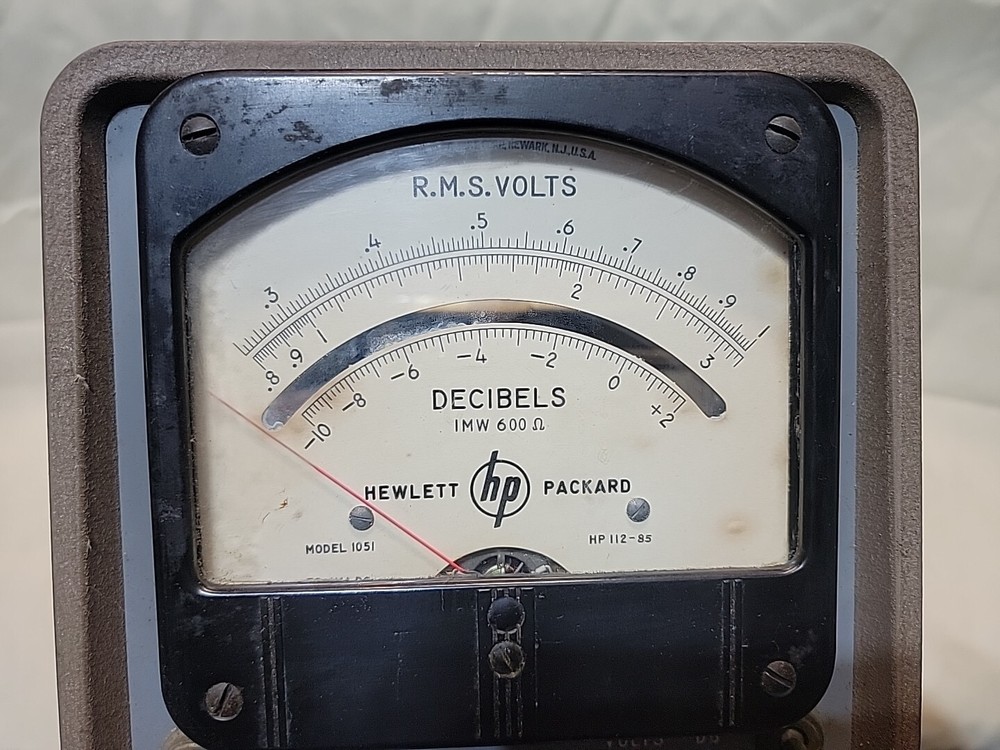 HP 400L Vacuum Tube Voltmeter Powers Up
