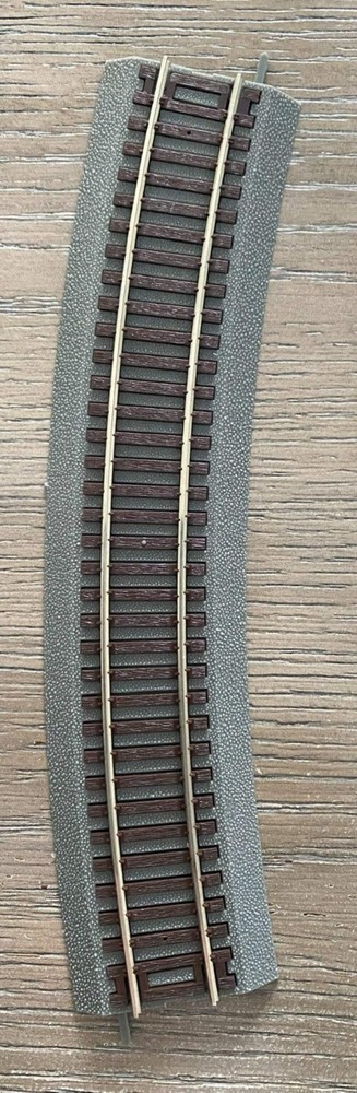 Atlas HO Scale True-Track Code 83 18" Radius Curve