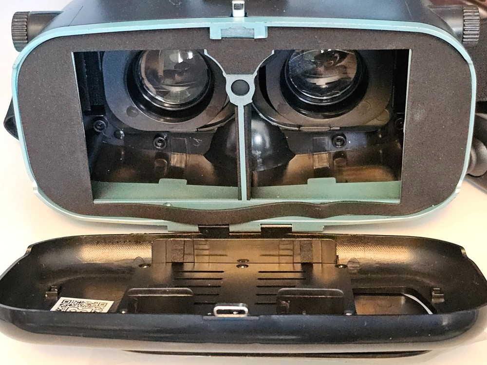 Utopia 360 Virtual Reality 3D Headset + Bluetooth Controller