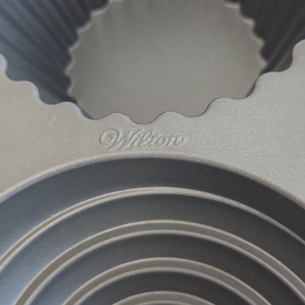 Wilton Giant Dimensions Large Cupcake Pan