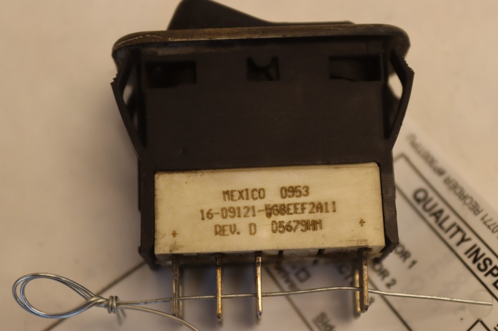 2006-2015 PETERBILT 386 CRUISE ON OFF DASH /CONSOLE SWITCH BUTTON OEM