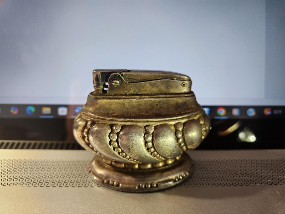 Vintage silver-plated Ronson Crown table lighter