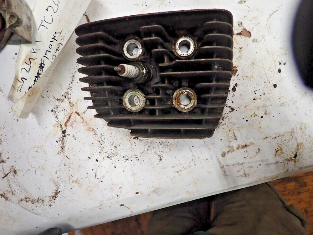 SUZUKI TC 200 1969 Right Cylinder Head