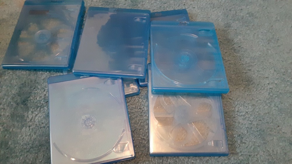 10 Empty Blu Ray Cases. Single and duel Discs.