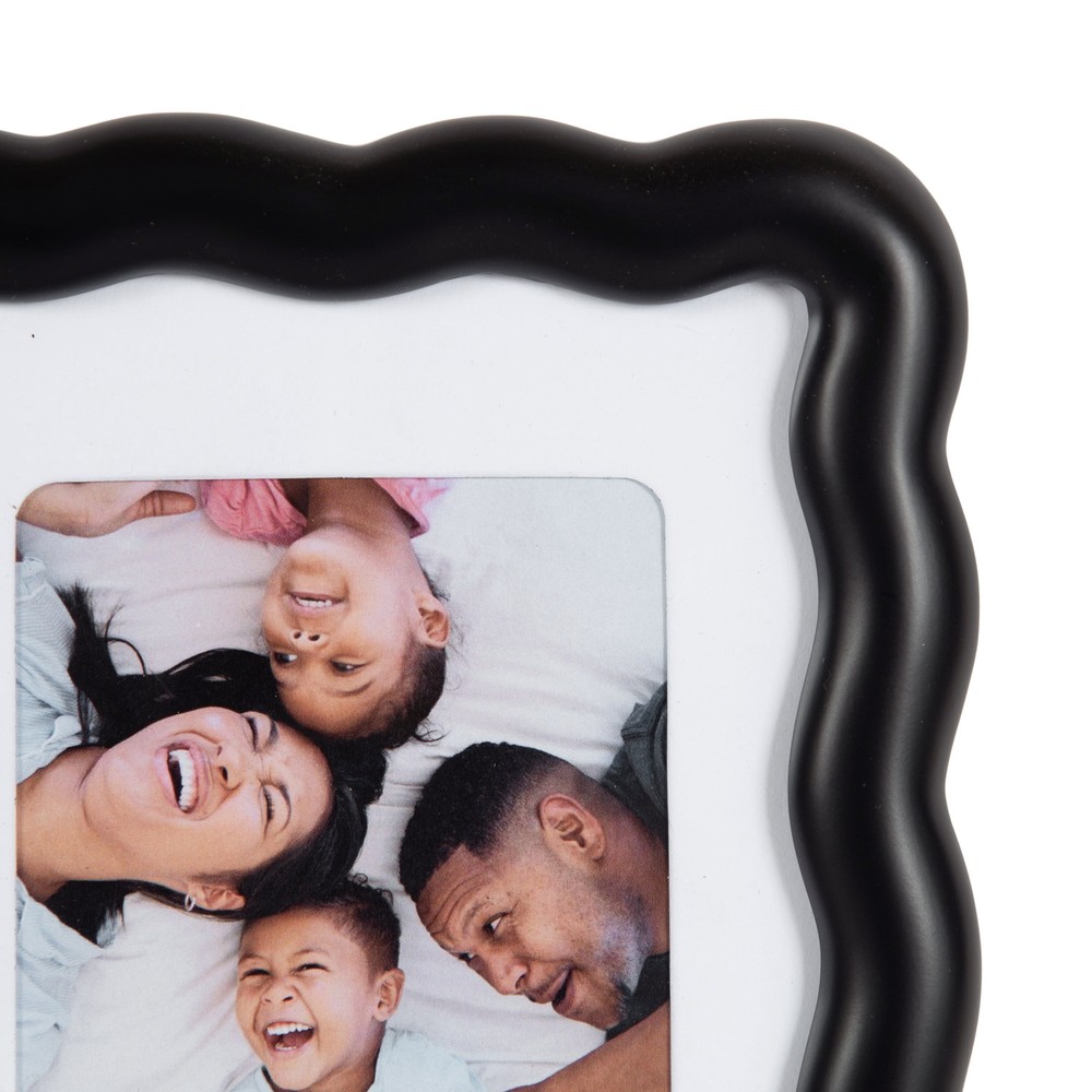 5x7 Wavy Black Picture Frame