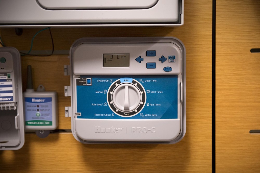 Hunter Rain Clik WRCLIK Wireless Rain Sensor System, Automatic Shutoff