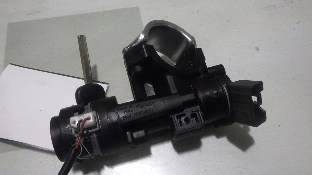15 HYUNDAI ACCENT Ignition W/Key