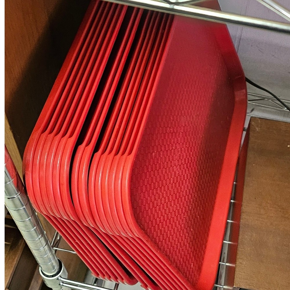 13- Red Thunder Group Polypropylene Serving Trays PLFFT1014RD 10 1/2"×13 5/8"