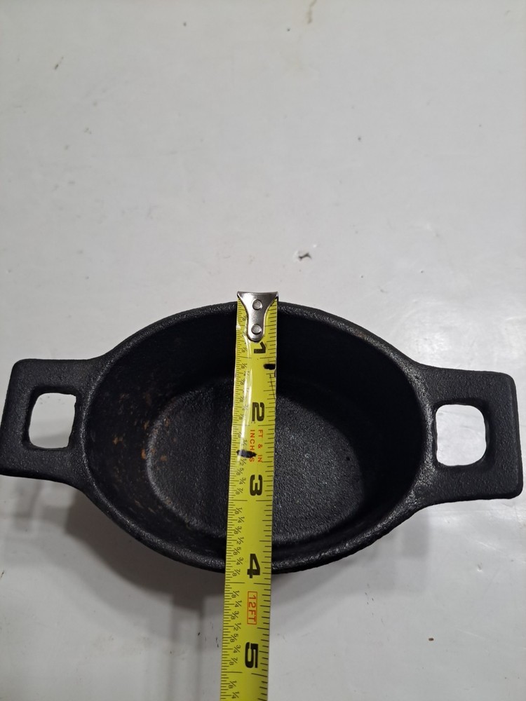 Small Be. Basic Cast Iron Dutch Oven With Lid