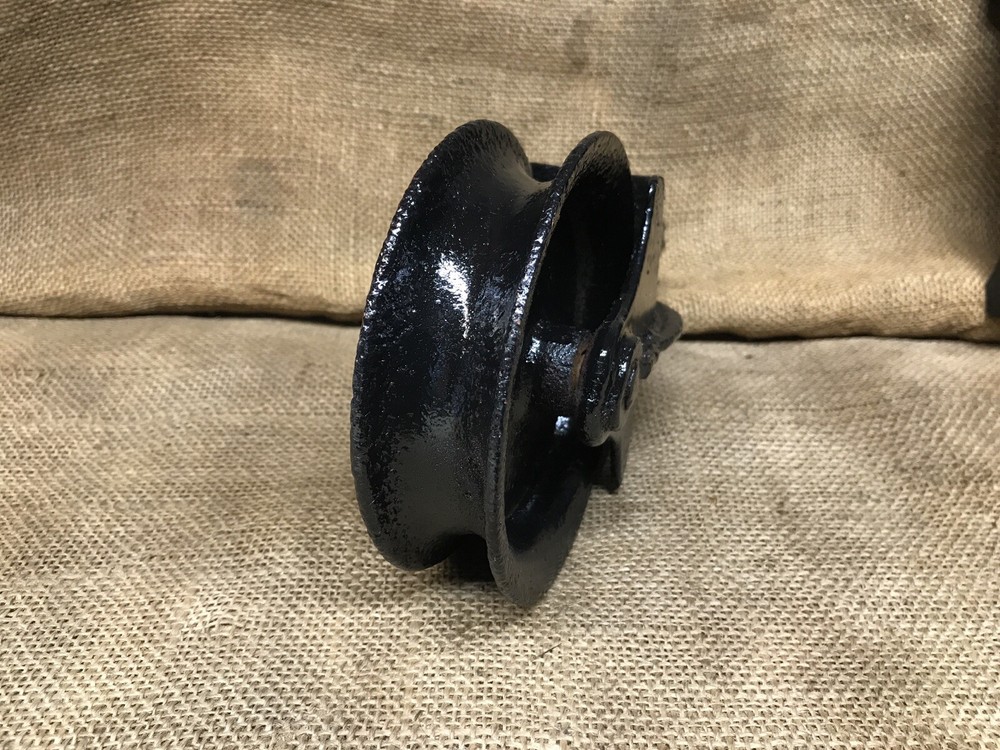 Vintage Old 5” Barn Pulley