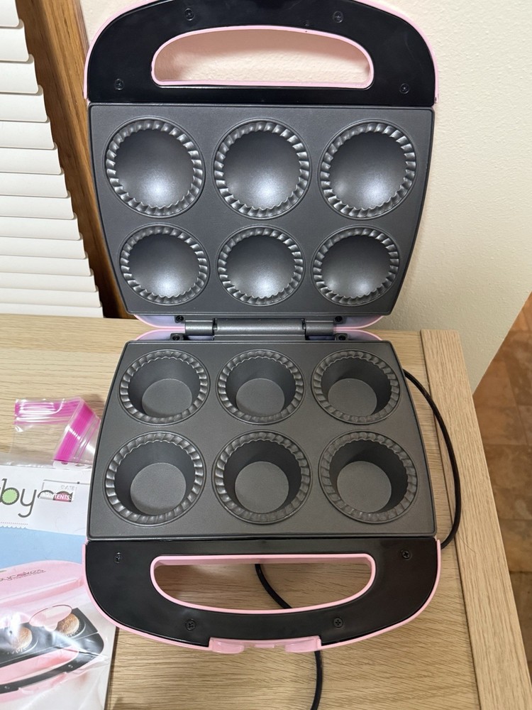 Babycakes Cupcake Maker Model CC-71 Pink Makes 6 Cupcakes
