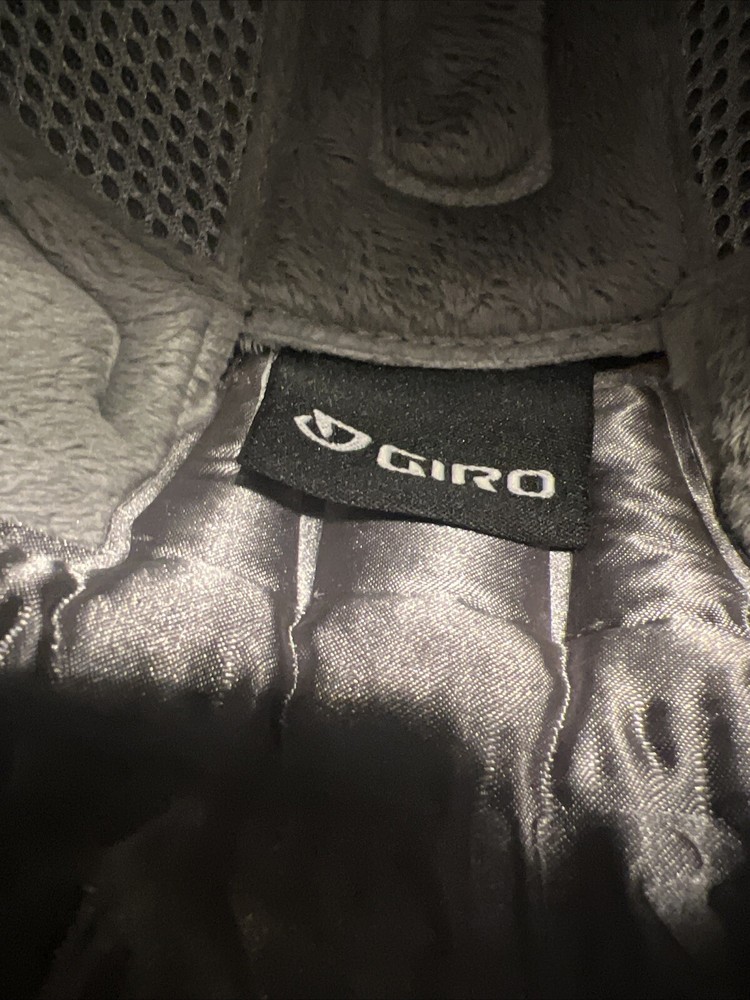 2 giro ski helmet medium Gray