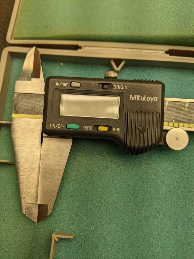 Mitutoyo 500-197 Absolute Digimatic Vernier Caliper model CD-8"CS