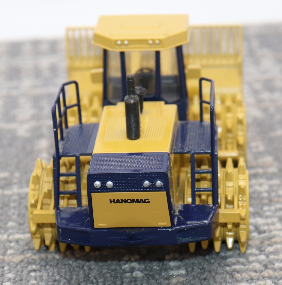 Conrad Hanomag CL 310 Compactor Excavator 1:50 2425 in Box Germany