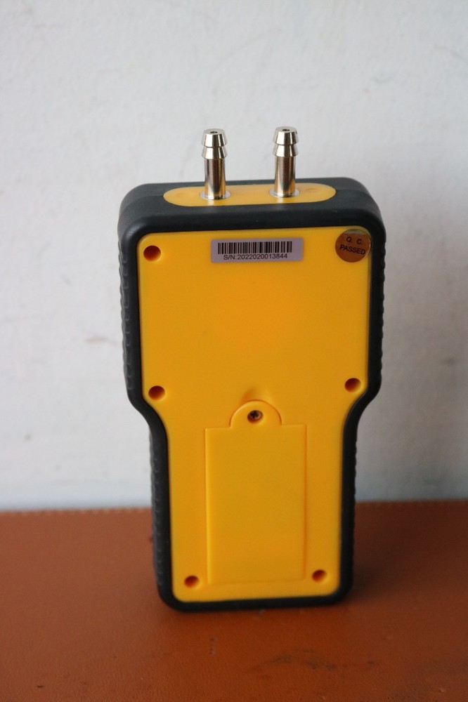 UEI EM152 Differential Digital Manometer