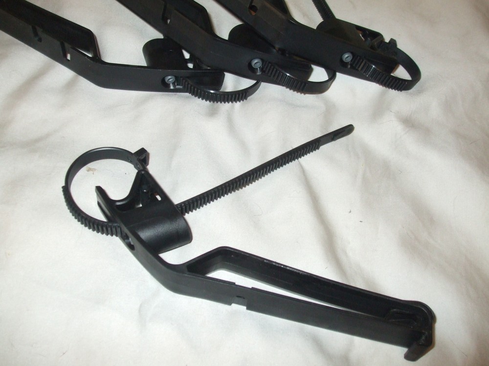 Yakima Replacement WindShield Faring Clip, Bracket