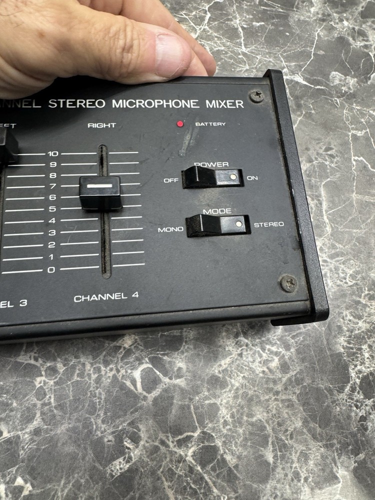 REALISTIC 4 CHANNEL STEREO MICROPHONE MIXER