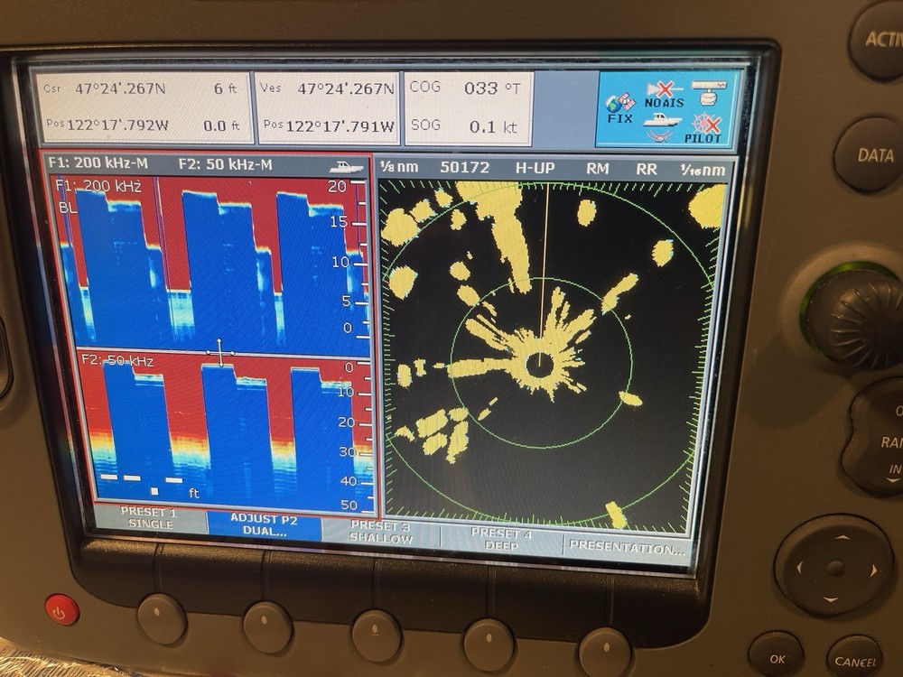 Raymarine E80 GPS/Chartplotter/MFD Great Condition with power cable and suncover