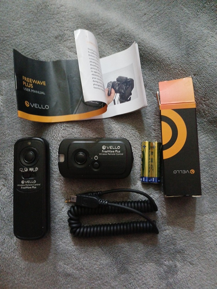 Vello FreeWave Wireless Flash Trigger LR and Receiver Kit