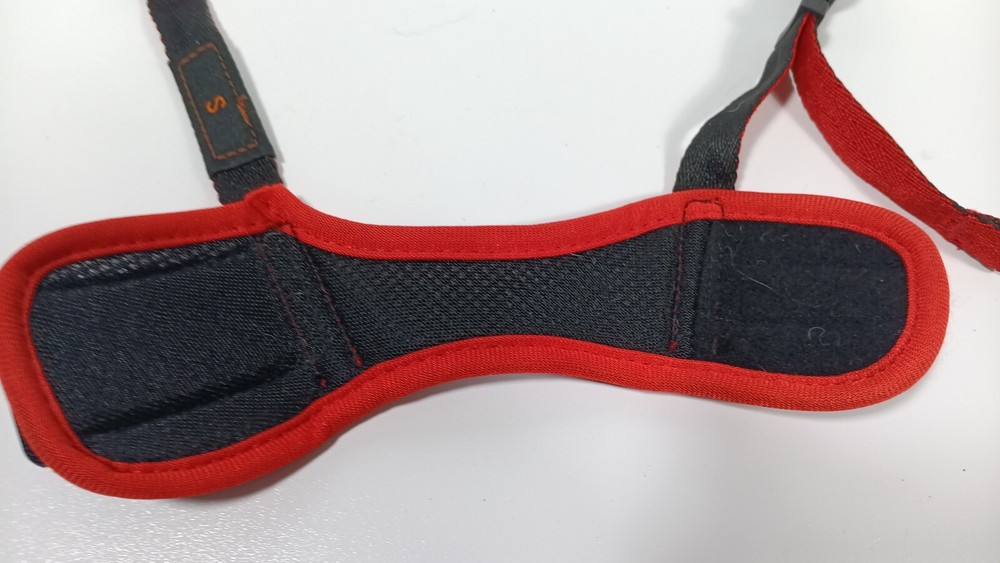 Lucky Paw Adjustable Comfortable Mesh Muzzle Black Red Size Small Dog