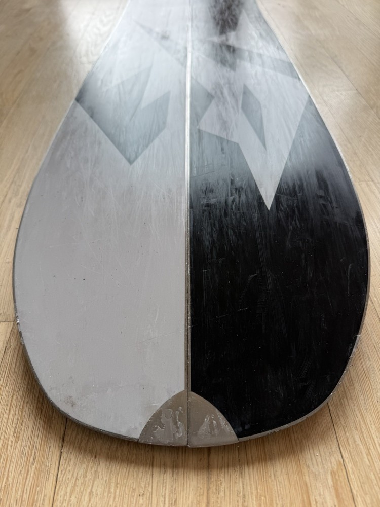 Jones Solution Splitboard Mens Snowboard w/ nomad pro skins 161 cm