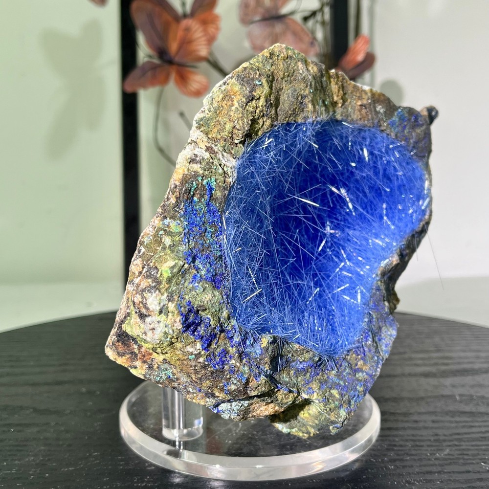 4.18LB Cave specimens containing magnesite crystal minerals