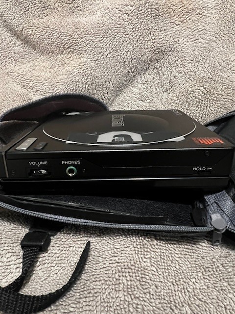 Sony D10 bp100 Discman & Orig Battery pack - not tested