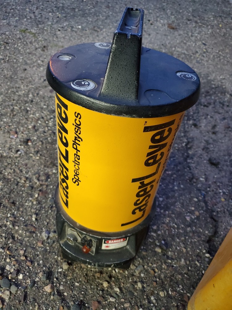 Spectra-Physics 945L Laserplane Transmitter w/ Hard Case Untested As Is