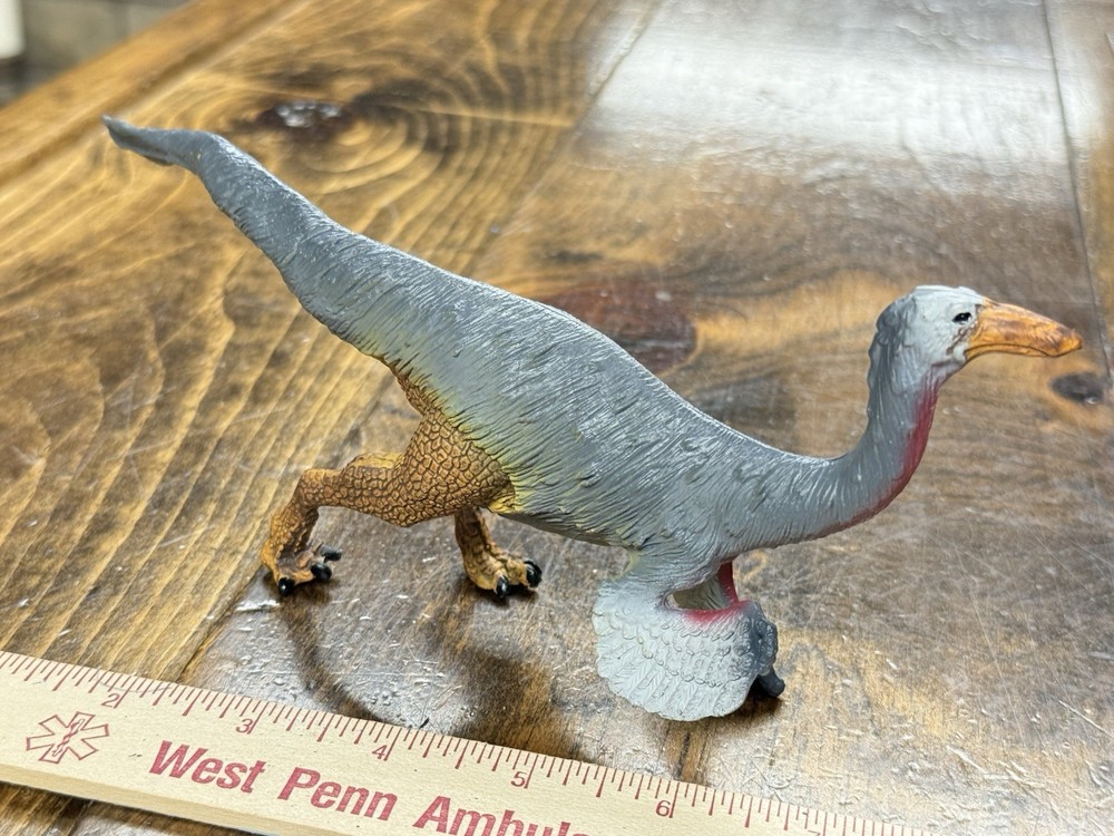 Schleich like Gallimimus dinosaur model