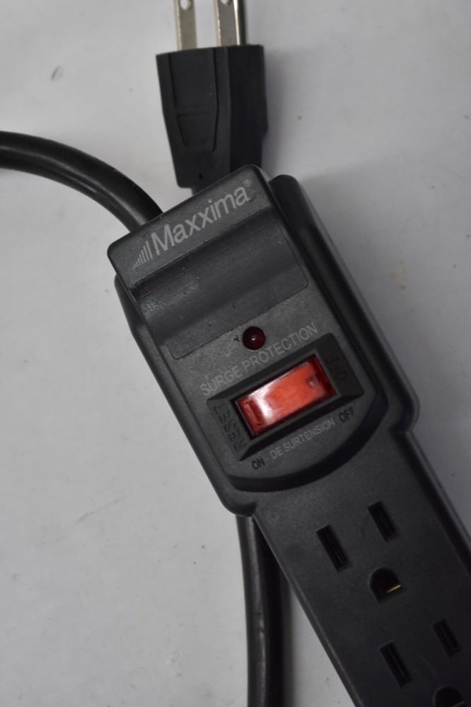 Maxxima Surge Protector 6 Outlet Device Black 2' Cord Electrical Distribution