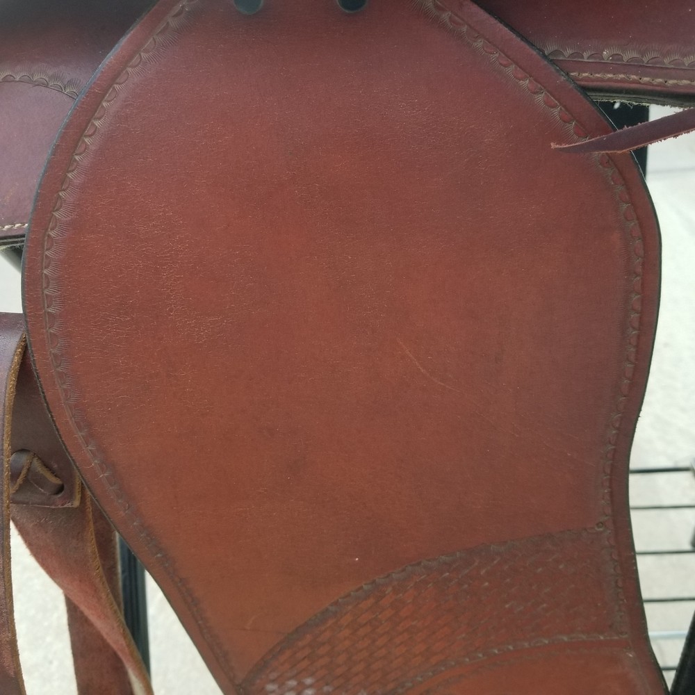 Western Saddle 17 inch tree, beautiful tooling