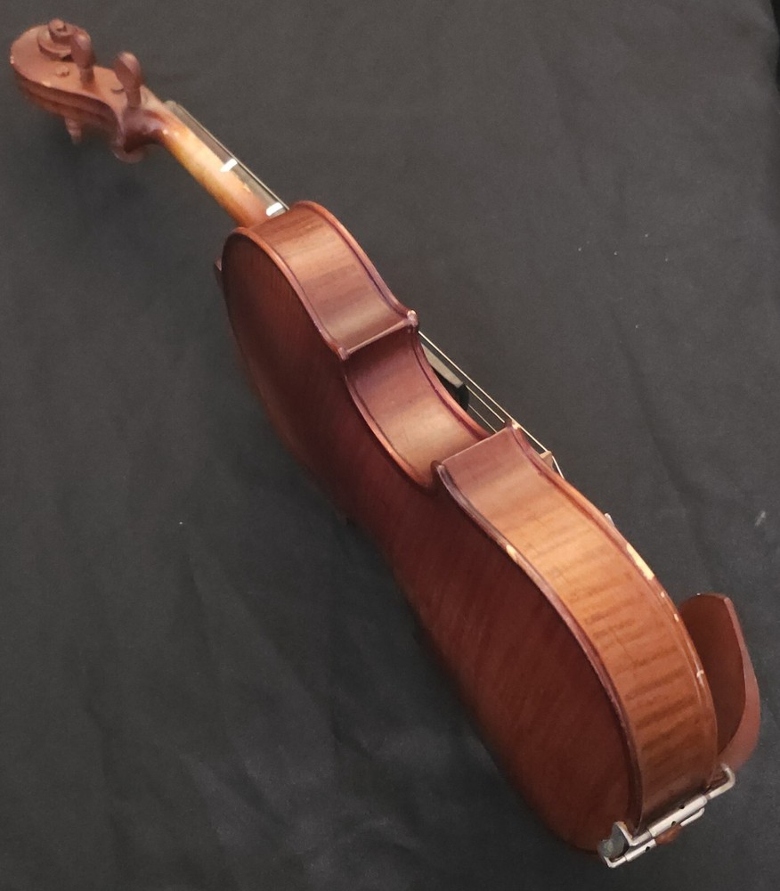 UNBRANDED 1/4 SIZED VIOLIN WITH CASE & BOW