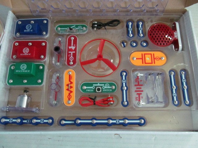 Elenco Snap Circuits Jr. SC-100 w 100 Exciting Electronics Projects, Complete