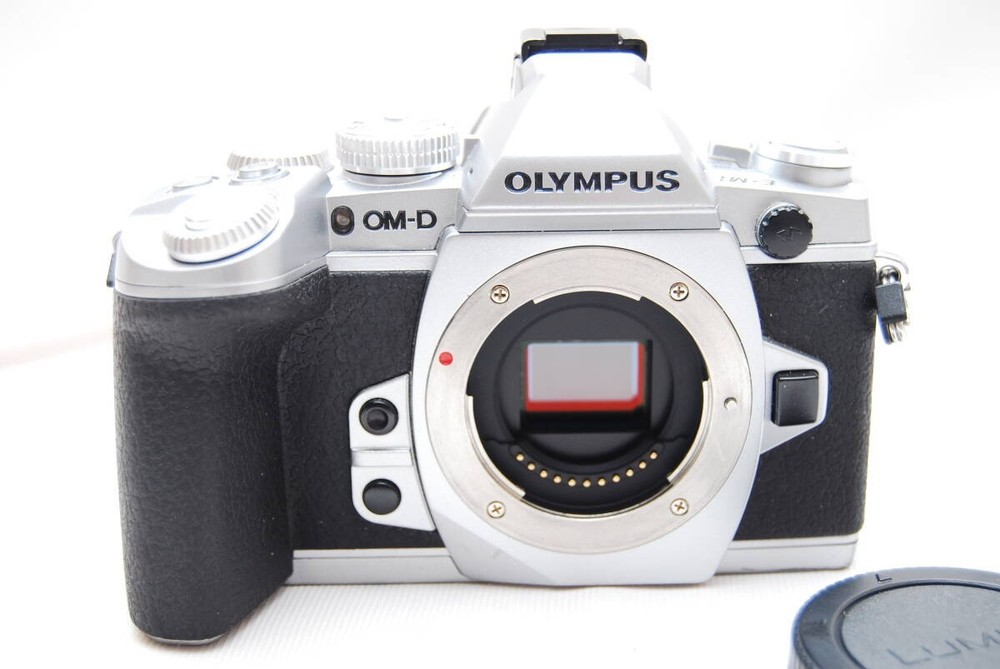 OLYMPUS OM-D E-M1 Mirrorless Camera Body Silver Set Working