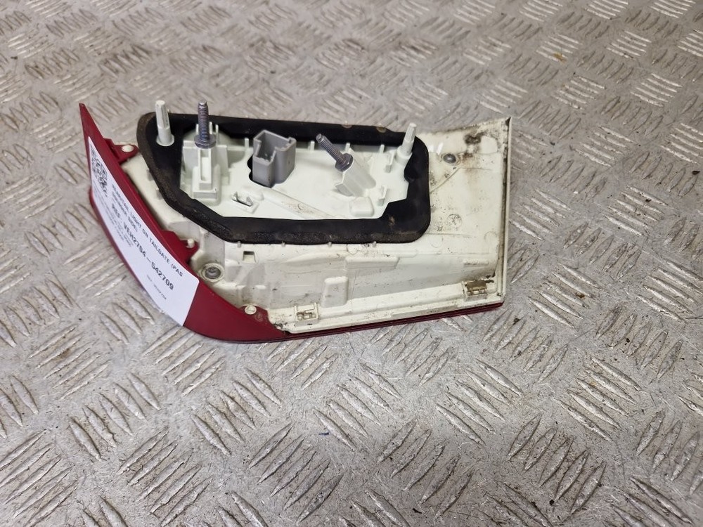 JAGUAR XE REAR LIGHT PASSENGER SIDE INNER 2015