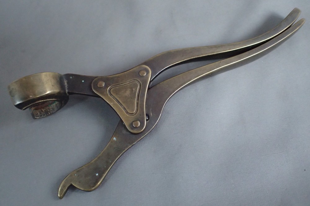 ANTIQUE SOLID BRASS SINGLE LEVER CORKSCREW BOTTLE OPENER ENGLAND