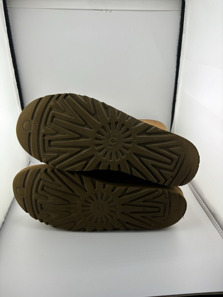 UGG Women's Classic Short boots Size 9 US Chestnut