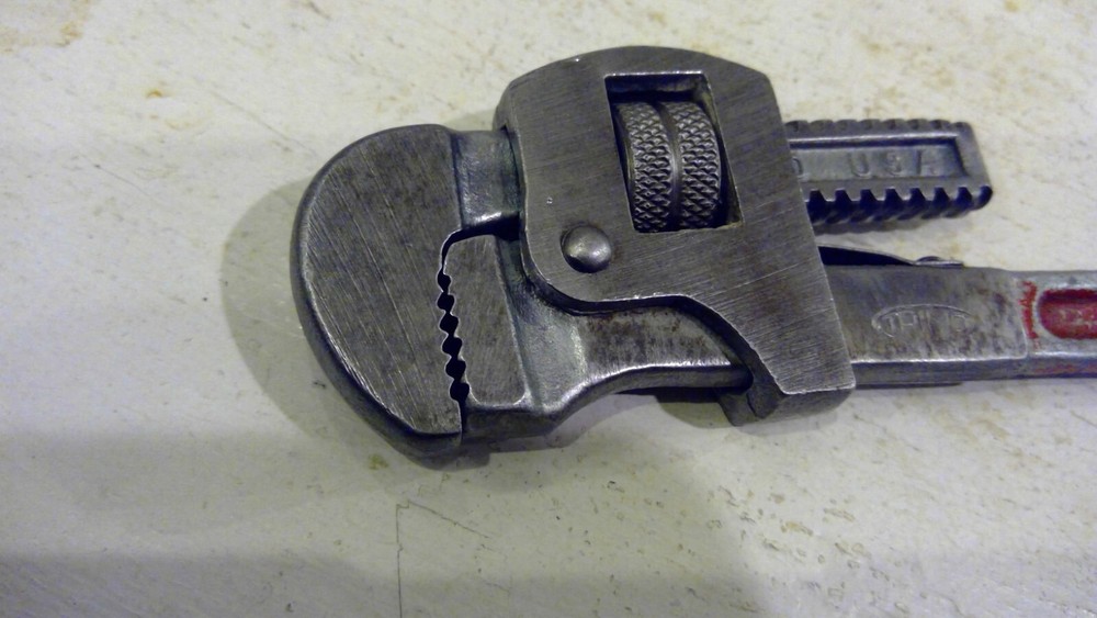 SMALL TRIMO SIZE 8" ADJUSTABLE PIPE WRENCH - VINTAGE