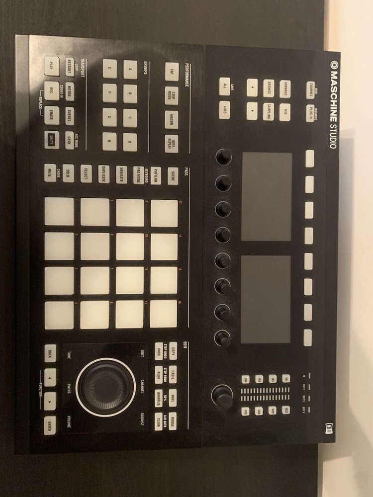 Native Instruments Maschine Studio - (PRE-OWNED)